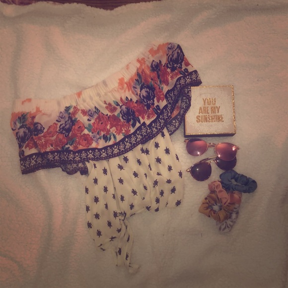 Off the shoulder flowery top - Picture 1 of 1